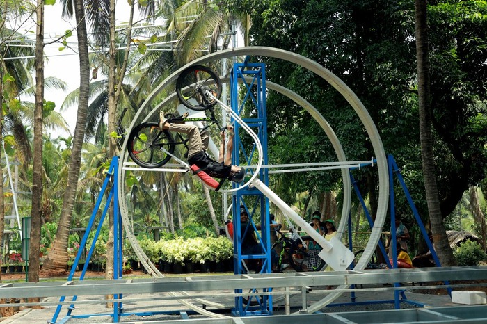 360-Degree Cycling