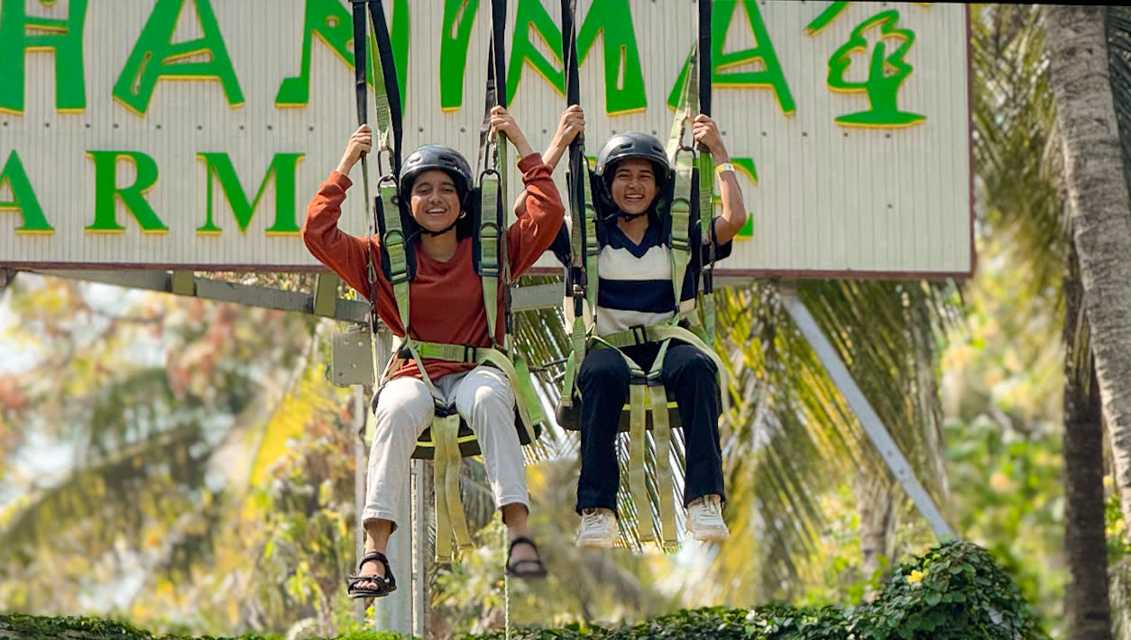 Giant swing at Thanima Farm Life